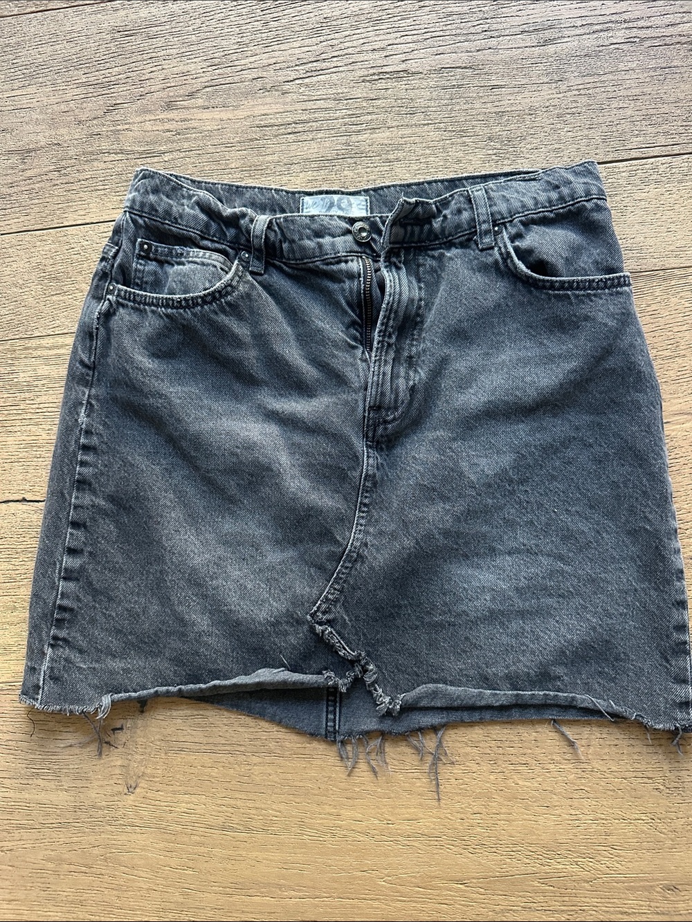 We The Free Washed Black Denim Mini Skirt with Raw Hem Sz 29